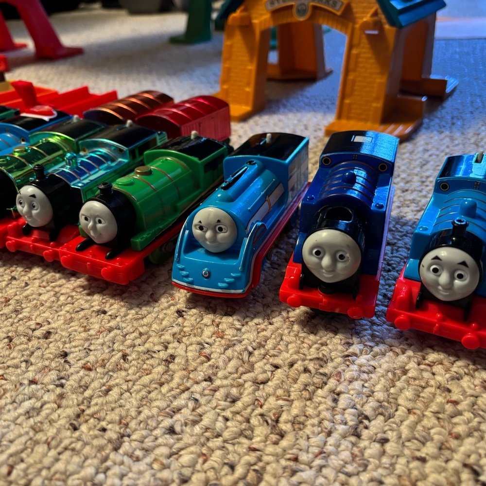 28-piece Thomas & Friends engines and train cars